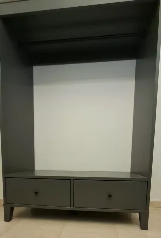 Armario abierto madera gris