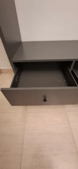 Armario abierto madera gris