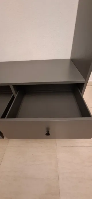 Armario abierto madera gris