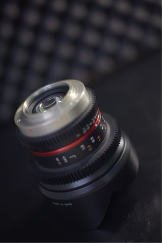 Objetivo Samyang 12mm T2.2