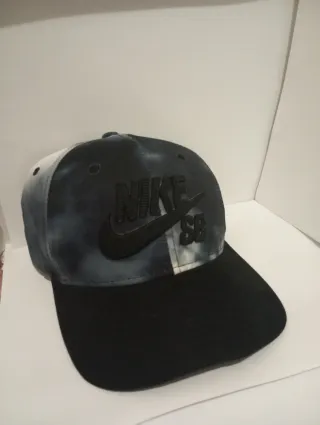 Gorra Nike SB Tie-Dye Negra y Multicolor