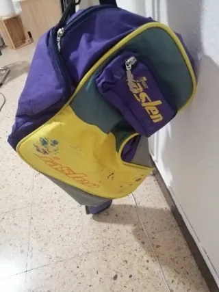 Esquís VOLK, bastones de esquí y bolsa de botas