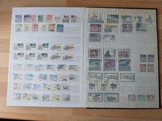 Álbum con cientos de sellos mundiales matasellados