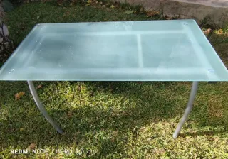 Mesa escritorio cristal y patas aluminio
