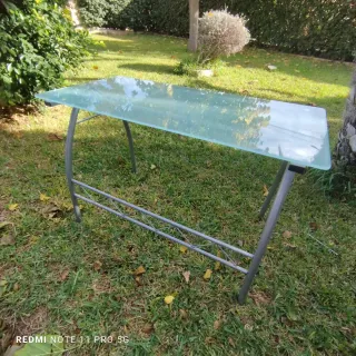 Mesa escritorio cristal y patas aluminio
