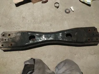 Viga soporte caja decambio Nissan Patrol GR Y60