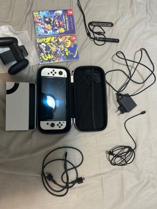 Nintendo Switch OLED Bianca + Giochi