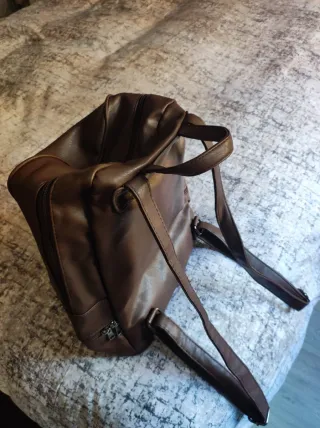 Mochila imitación piel marrón