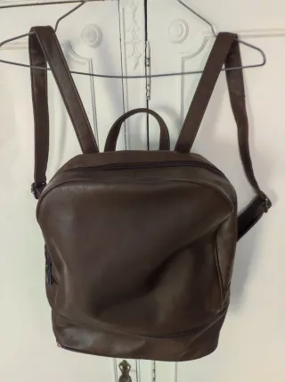 Mochila imitación piel marrón