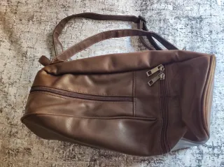 Mochila imitación piel marrón