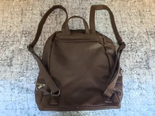 Mochila imitación piel marrón