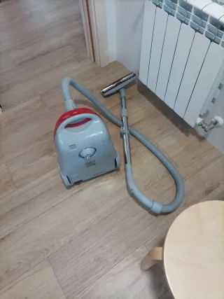 Aspiradora Bomann V700 Roja