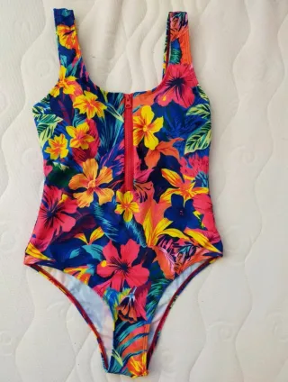 Bañador estampado floral con cremallera