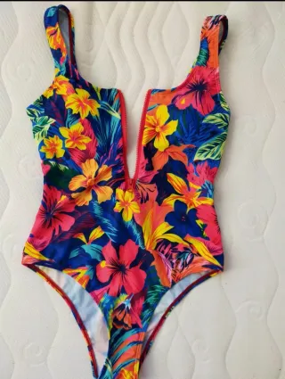 Bañador estampado floral con cremallera