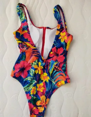 Bañador estampado floral con cremallera