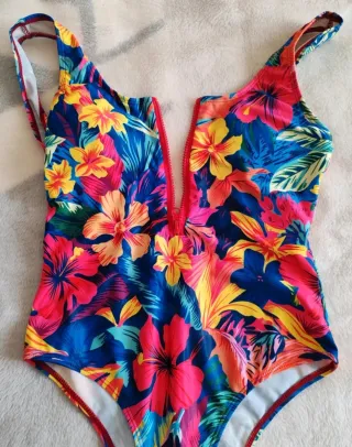 Bañador estampado floral con cremallera