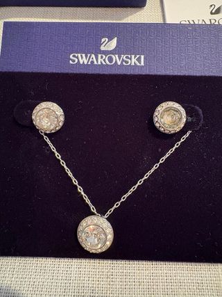 Conjunto Swarovski Pendientes y Colgante