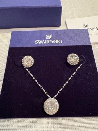 Conjunto Swarovski Pendientes y Colgante