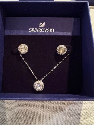 Conjunto Swarovski Pendientes y Colgante
