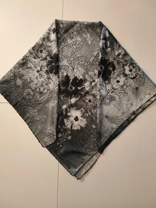 Foulard in seta Lilyum