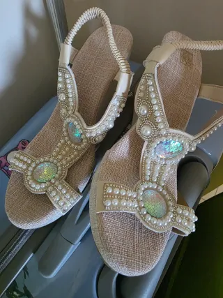 Sandalias cuña perlas beige/plata T39