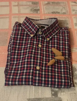 Camisa de cuadros azul y roja