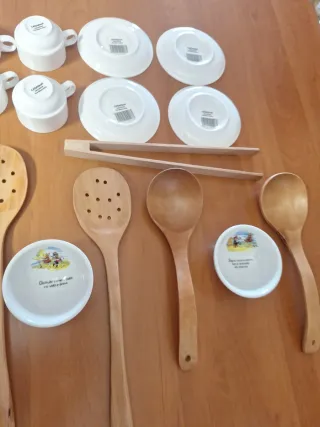 Set di utensili da cucina in legno e porcellana
