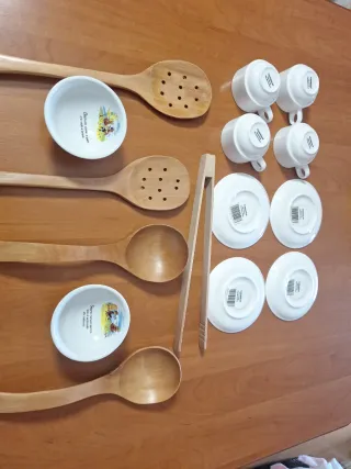 Set di utensili da cucina in legno e porcellana