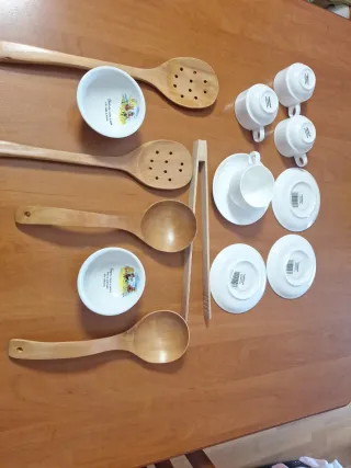 Set di utensili da cucina in legno e porcellana