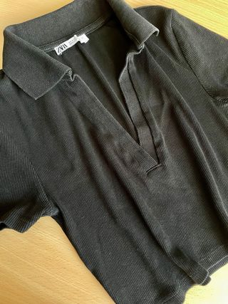 Top Zara polo S negro ajustado