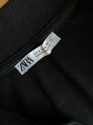 Top Zara polo S negro ajustado