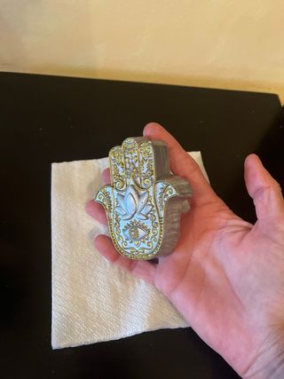 Mano de Fátima escayola decorada