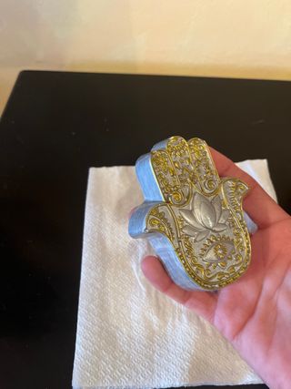 Mano de Fátima escayola decorada