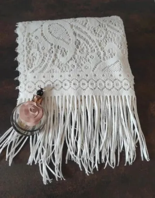 Pashmina elegante con flecos