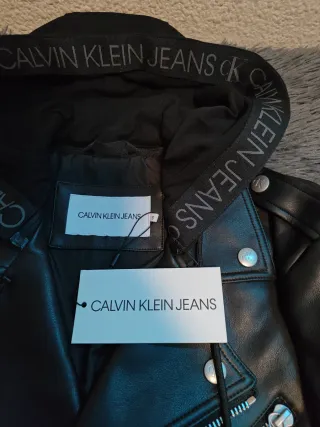 Chaqueta Cuero Calvin Klein Negra Talla S, NUEVA.