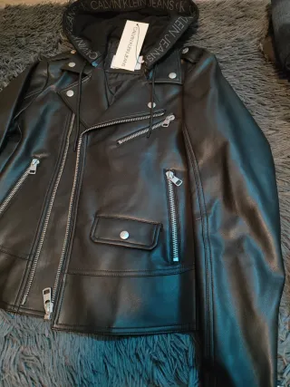 Chaqueta Cuero Calvin Klein Negra Talla S, NUEVA.