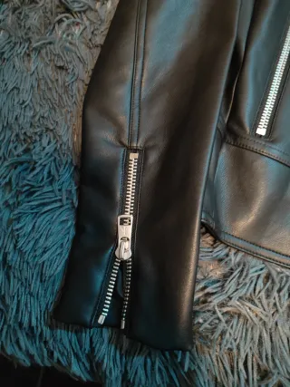 Chaqueta Cuero Calvin Klein Negra Talla S, NUEVA.