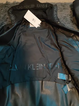 Chaqueta Cuero Calvin Klein Negra Talla S, NUEVA.