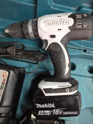 Taladro Makita DHP453RFEW + Cargador + 2 Baterías