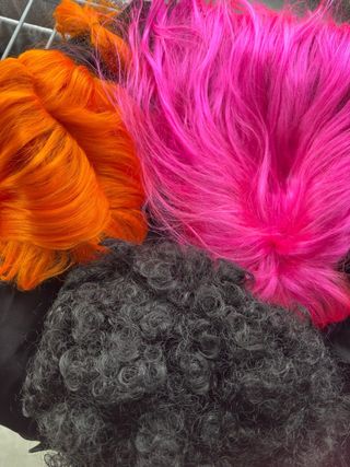 Pack 3 pelucas: naranja, rosa y negra