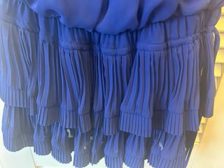 Vestido azul corto con volantes