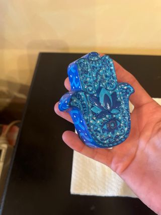 Mano de Fátima Escayola Decorada Azul