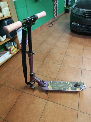 Patinete Morado Oxelo , se venden los dos por 30€