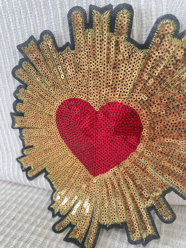 Parche Corazón Sagrado Dorado y Rojo