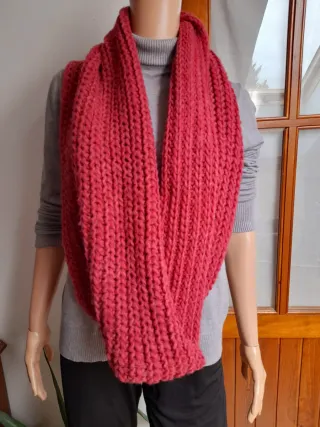 Bufanda circular de  punto grueso color granada