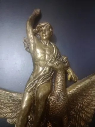 Figura de bronce