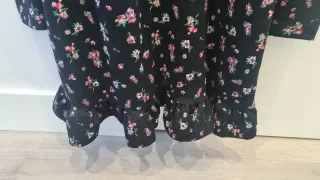 Vestido negro flores rosas