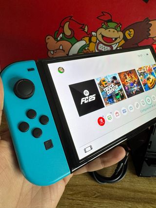 Nintendo Switch OLED Perfetta con accessori!