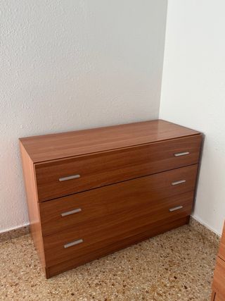 Dormitorio completo con mesitas