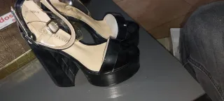 Zapatos de tacón negros con plataforma